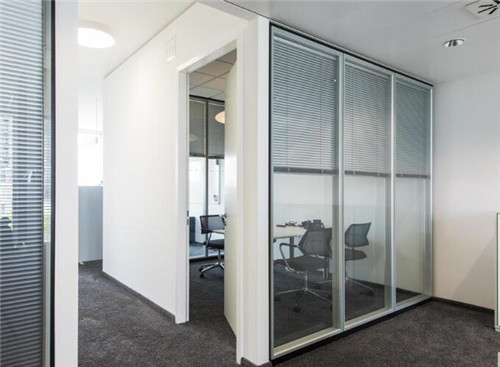 玻璃隔斷多少錢一平方？有哪些核心優(yōu)勢(shì)值得關(guān)注？